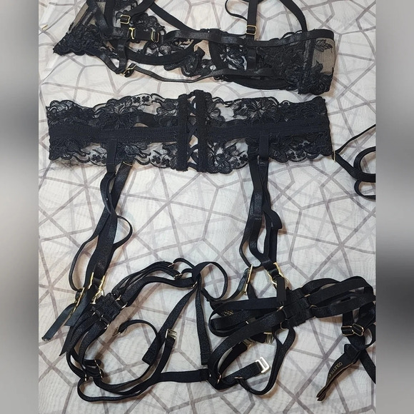 Colette & Sebastian Luxury Intimate Set - Picture 5 of 8